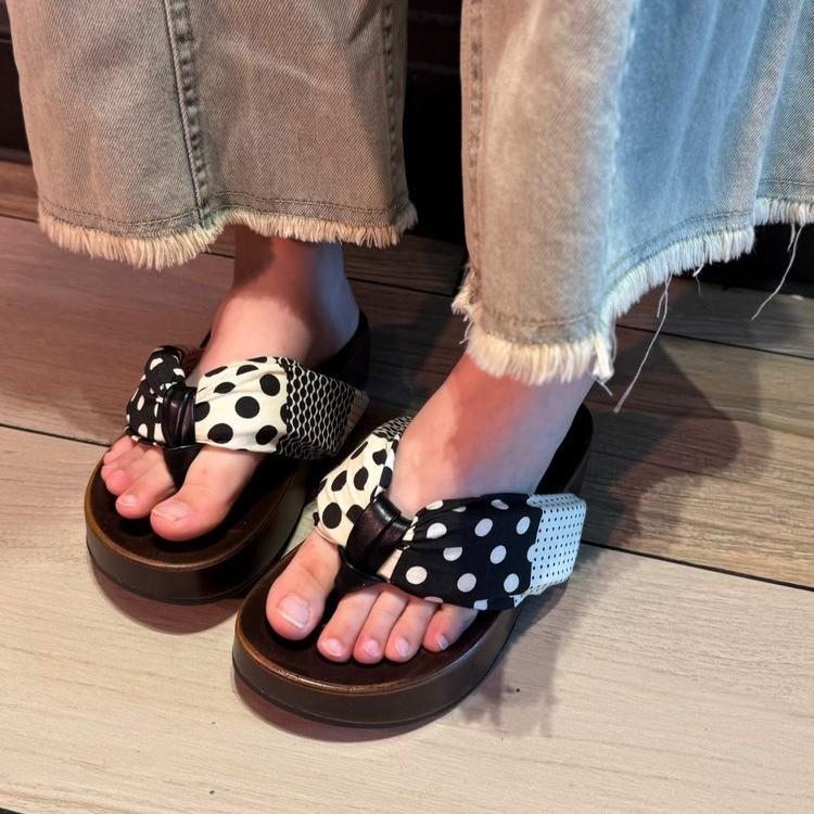 2025 New Thick Bottom Heightened Slope Heel Flip-flops Summer Polka Dots Versatile Not Tired Feet Beach Pinch Feet Cool Slippers Women