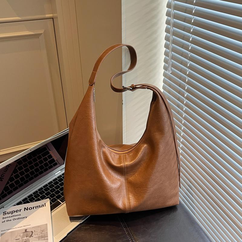 This year's popular bag women's large-capacity 2025 new autumn and winter versatile shoulder bag casual commuter tote bag