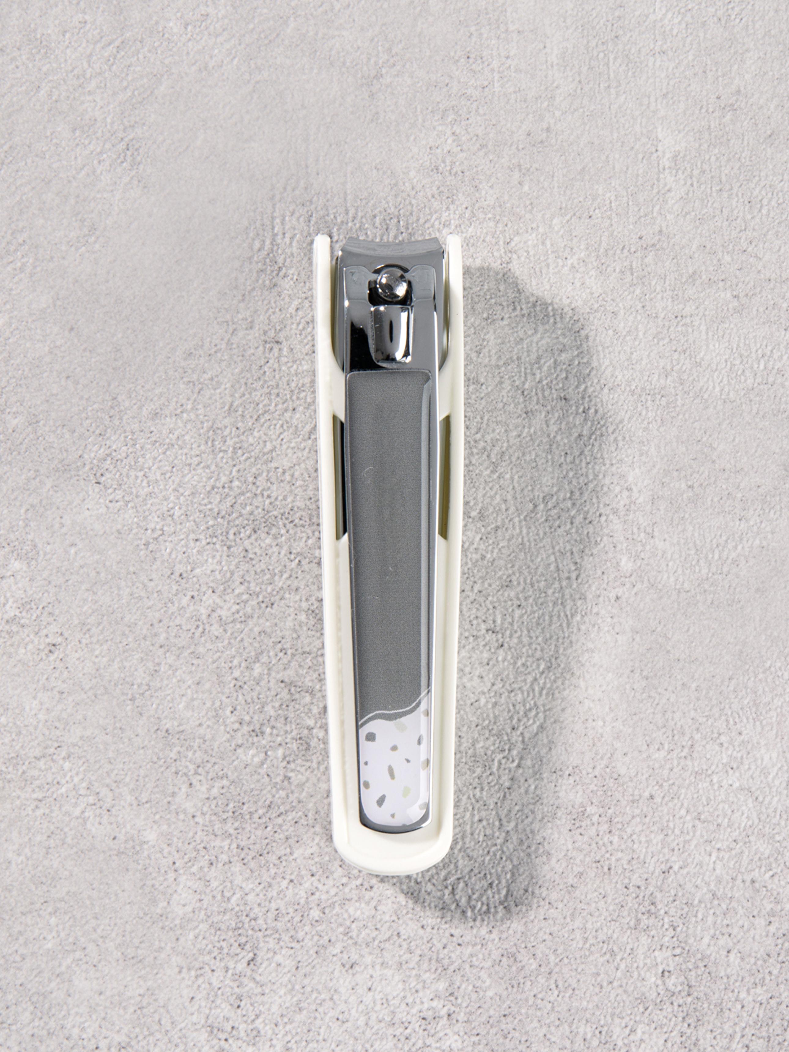 

Large Dot Pattern Nail Clipper 1ea