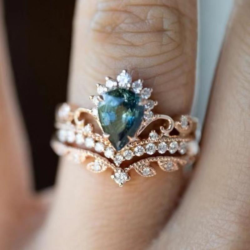 Bright Light Luxury Princess Crown Rose Gold Ring, European and American Jewelry Inlaid with Water Drop Colored Diamond Ring for Women