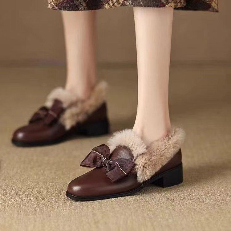 

Флисовые толстые каблуки на одной педали ретро средний каблук пушистые туфли верхняя одежда кожаные туфли средний каблук туфли Doudou женские зимние новые модели 40