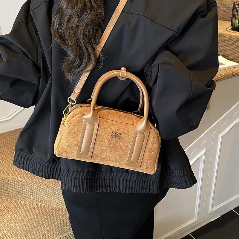 Vintage suede bag women's 2025 new exquisite going out handbag premium commuter shoulder messenger bag