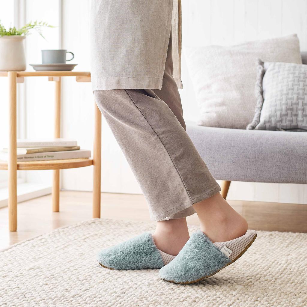 LADONNA Microwave-Ready Gel Hot Water Bottle and Warm Slippers with Pockets (Sage Green)