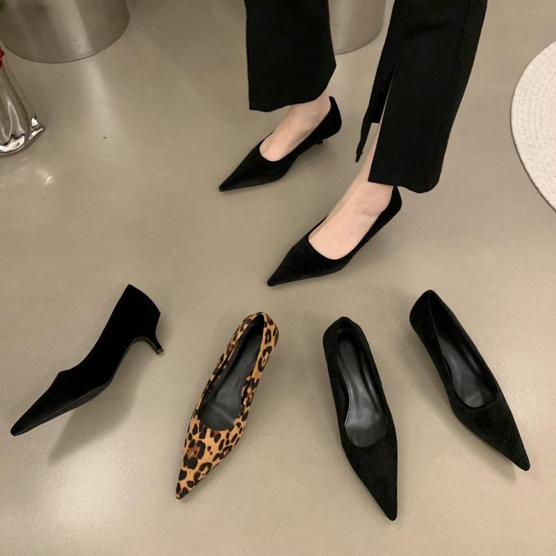 נעלי נשים צרפתיות עקבים גבוהים קטנים מקצועיות שחורות אביב 2025 חדשות עקב דק פה רדוד ריינסטון מחודדות עקב נמוך נעלי נשים בודדות