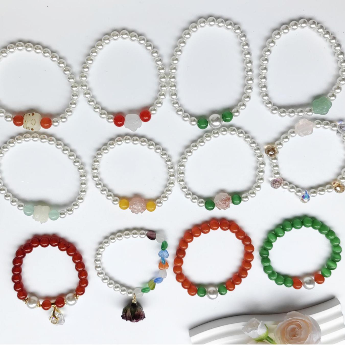 

High-Gloss Dried Flower Bracelet with Glass Beads & Cat s Eye Accents