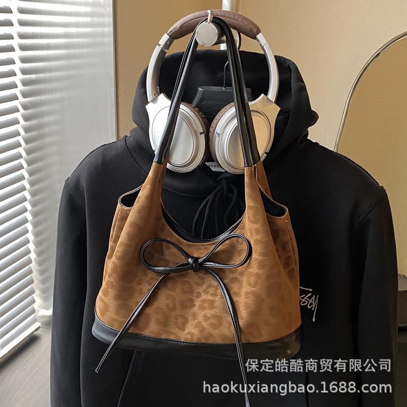 Leopard Print Bag Women's Large-capacity 2025 New Autumn and Winter Versatile Retro Shoulder Bag Popular Commuter Tote Bag This Year