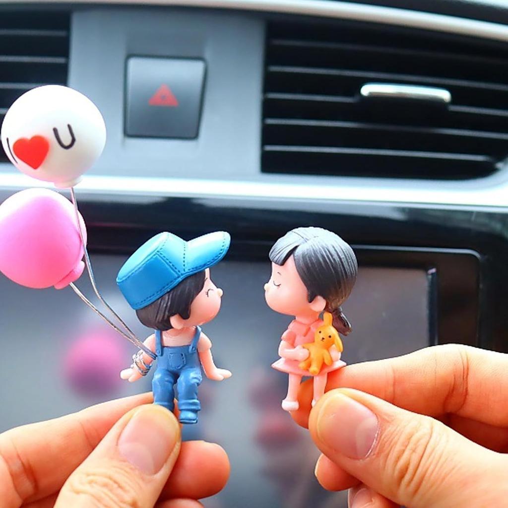 2 PCS Car Couple Dashboard Decorations, Kiss Cartoon Couple Figurines, Resin Adhesive Car Ornament with Balloon, Universal Decorations Interior for