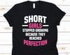 T-shirt 'Les petites filles ont arrêté de grandir parce qu'elles ont atteint la perfection', Cadeau pour femmes petites, Design pour petites filles, T-shirt petite femme, Petite femme