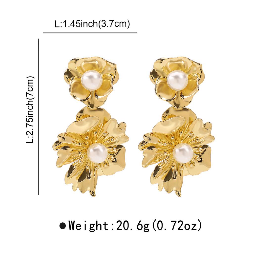Women European American Fashion Pearl 3D Flower Earrings Retro Luxury Temperament Stud Earrings For Women
