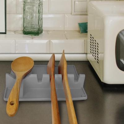 Silikonová podložka pod lžíci, úložný prostor na kuchyňské náčiní, protiskluzová podložka pod náčiní s podložkou na odkapávání pro polévkovou naběračku, cedník, pinzety, kleště, domov