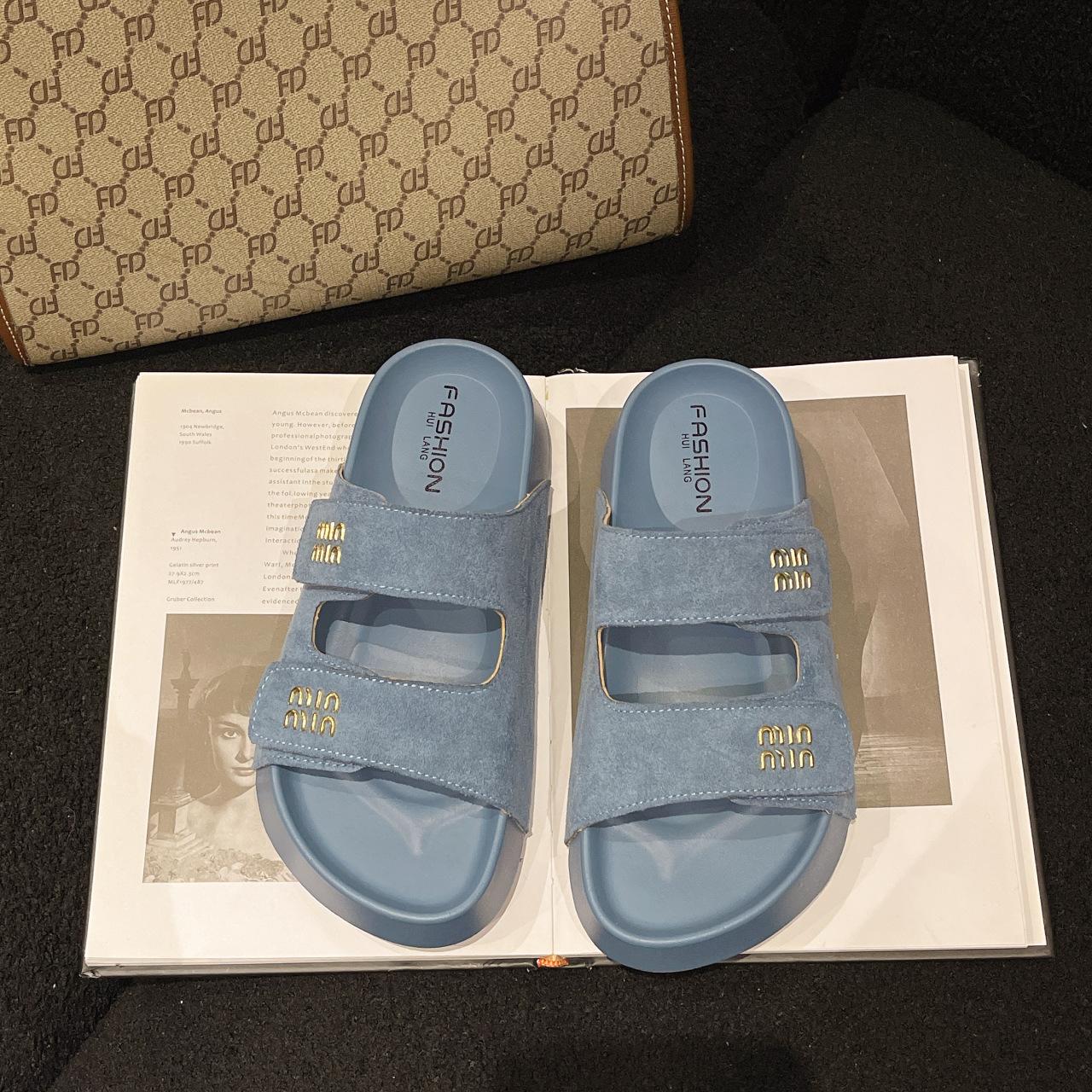 

Fashion Summer 2025 Retro Thick Platform Flip Flops Chunky Sole Beach Sandals Adjustable Strap Outdoor Solid Slippers With Versatile 39