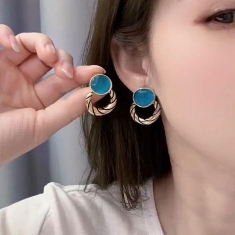 Vintage Retro Metal Cat's Eye Circle Earrings - Chic Geometric Drops for Women