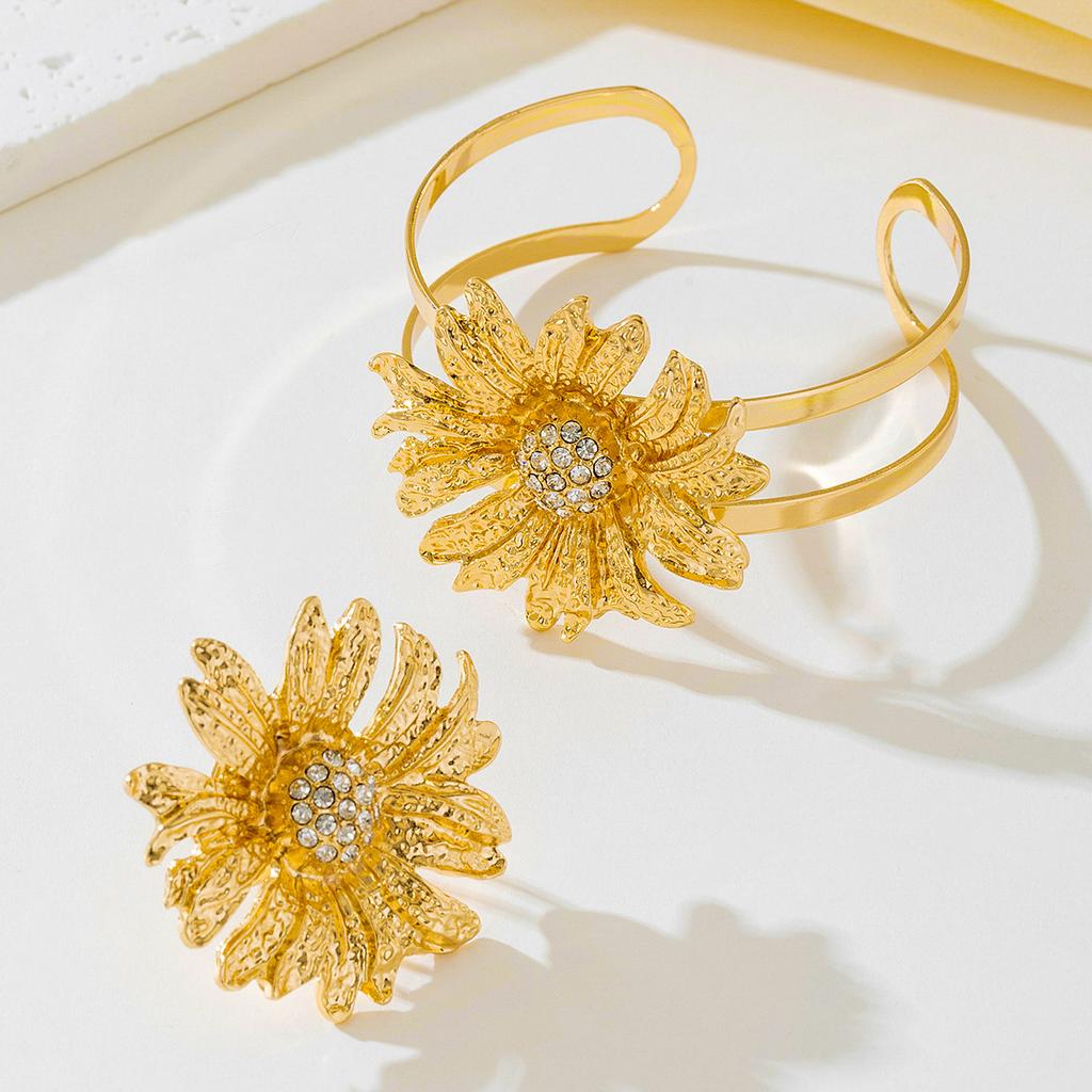 Modisches übertriebenes Blumen-Damen-offenes verstellbares Armband-Ring-Set