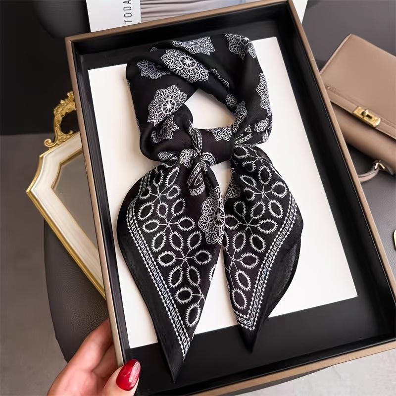 Women's Fashion Square Scarves Neck Protection Scarves Spring and Autumn Vintage Scarves