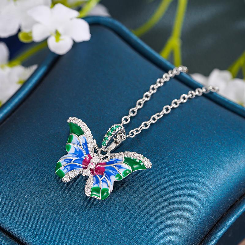 Colar Pingente Borboleta Esmaltada Colorida Huitan para Mulheres Exquisite Acessórios de Noivado Casamento Brilhante CZ Moderno