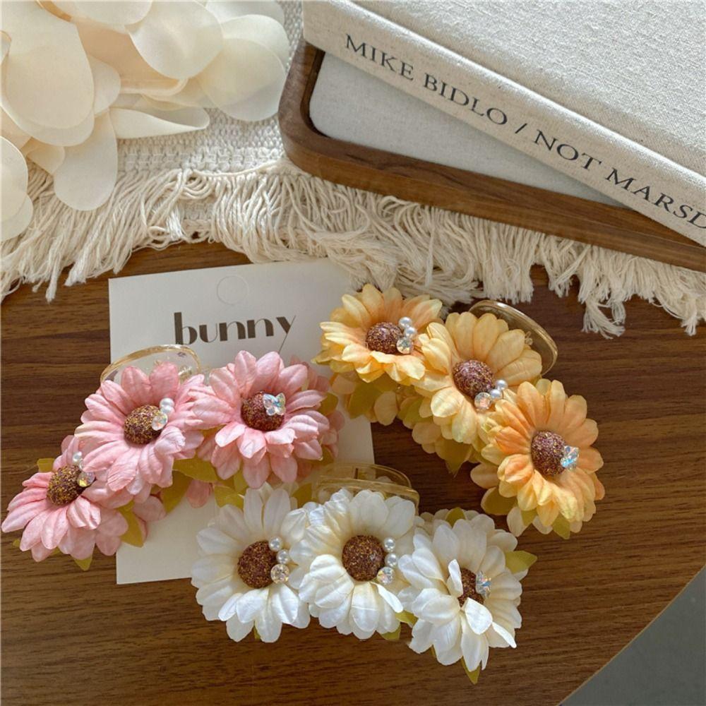 

Cloth Daisy Hairpin Pearl Flower Hair Claw Creative Simulation Flower Hair Clip Girl