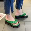 In the Summer of 2024, the New Thick-soled Outer Wear Toe Women's Slippers Are Trendy and Fashionable, and the Flip-flops Are Worn Outside the Beach S
