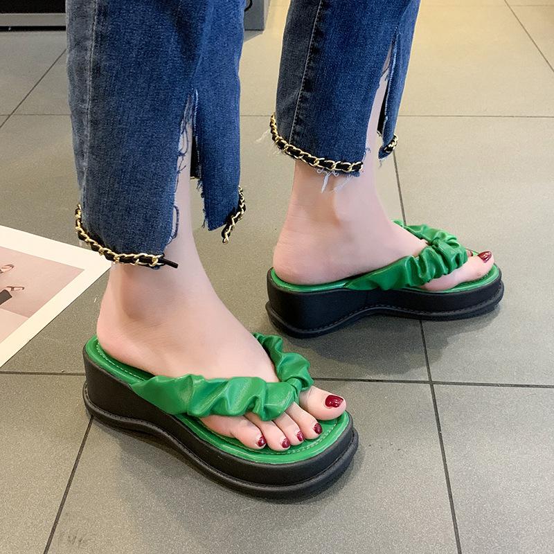 In the Summer of 2024, the New Thick-soled Outer Wear Toe Women's Slippers Are Trendy and Fashionable, and the Flip-flops Are Worn Outside the Beach S