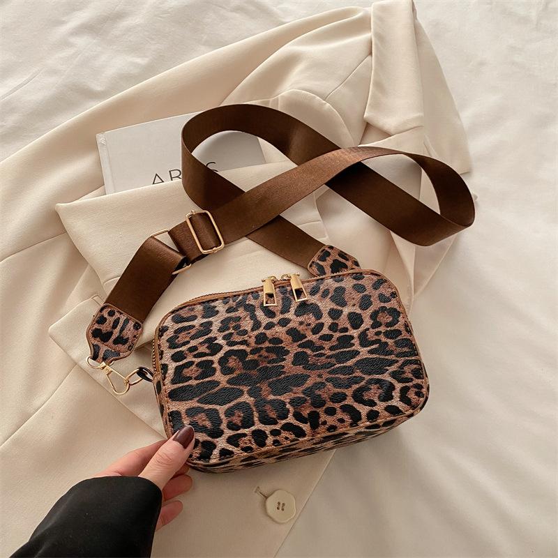 2025 Spring New Leopard Print Single Shoulder Oblique Span Bag Bag Women's Outdoor Sports Mobile Phone Bag Fitness Bag Chest Women's Small Square Bag