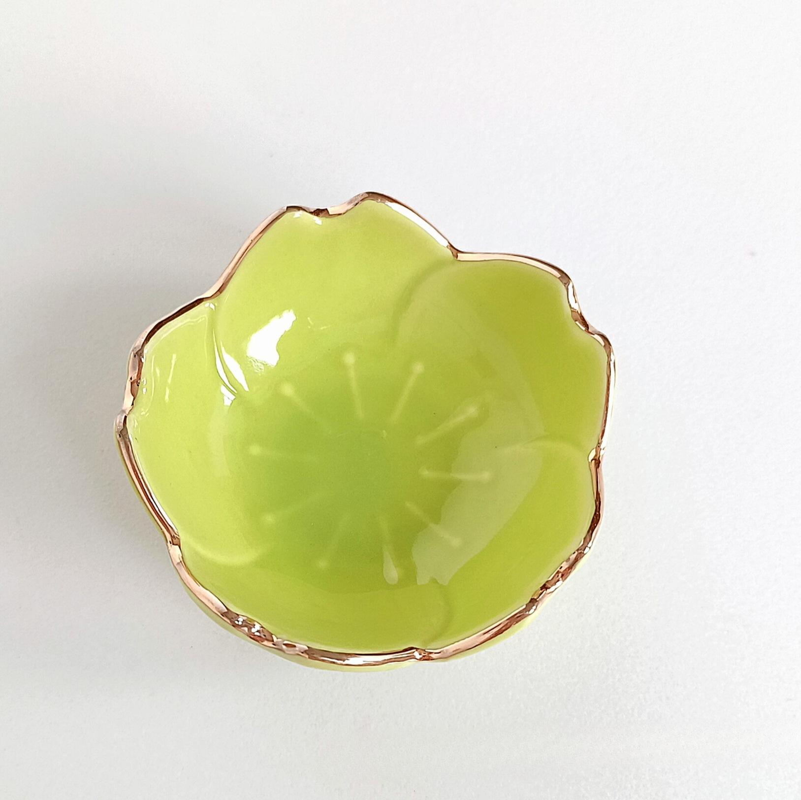 

2 шт. керамическая миска для приправ «Сакура», безделушка в виде цветка вишни, соусница, фарфоровая тарелка для соуса, приправа на кухне