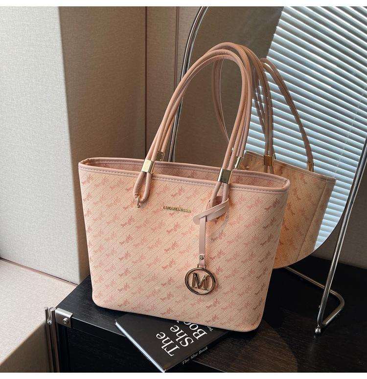 

Женская сумка-тоут 2025 новая сумка большой вместимости осень-зима универсальная повседневная на плечо сумка премиум-качества розовый