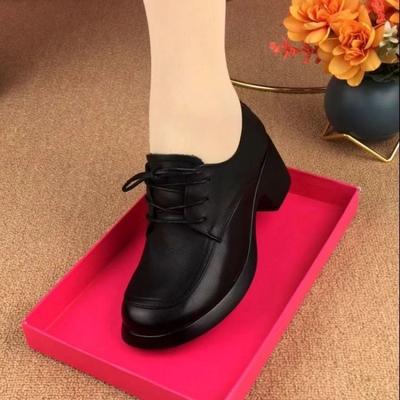 Autunno 2025 Nuovo Stile Scarpe da Mamma Punta Rotonda Allacciate Tacco Medio Gomma Top Basso Moda Scarpe Singole Mocassini con Tacco Quadrato da Donna