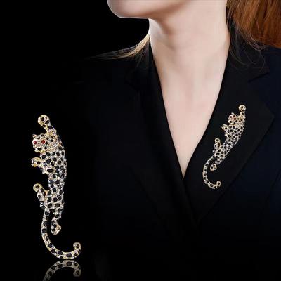 Broche Léopard Incrustée de Diamants en Alliage Européen et Américain pour Vêtements pour Homme Corsage de Blazer Haut de Gamme Broche Animale pour Robe