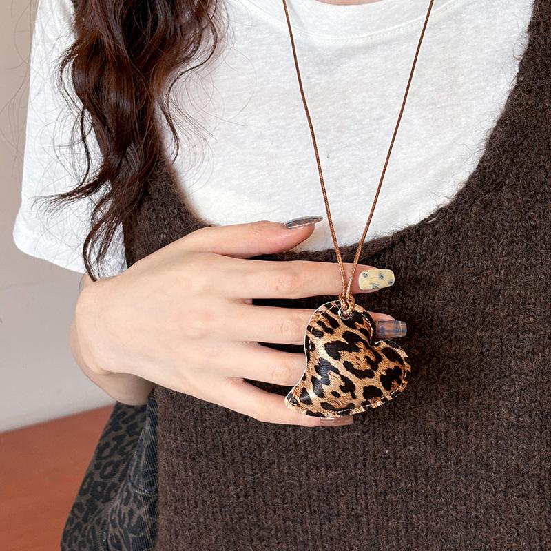 Leopard Print Leather Star & Heart Pendant Necklace - Fashionable, Casual, Versatile Sweater Chain Jewelry