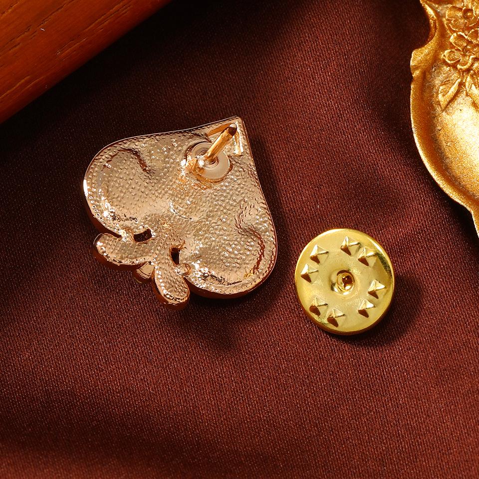Creative Heart Poker Design Brooch | Women's Minimalist Clover Collar Pin | Anti-Exposure Badge for Couples