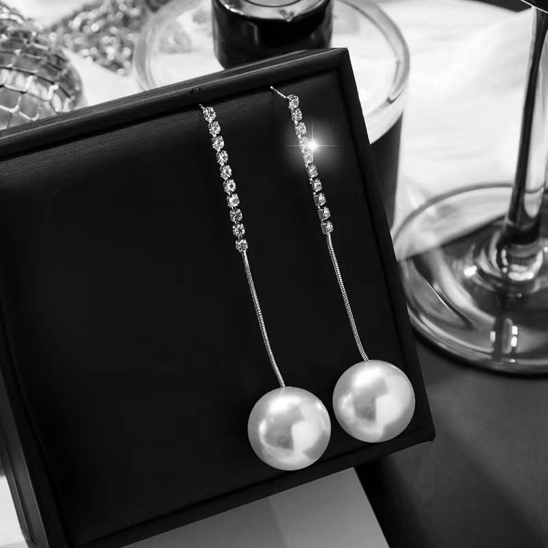 Orecchini alla moda con frange, lussuosi e sofisticati, dal fascino elegante. Lunghi Orecchini di Perle per uno Stile Versatile e Raffinato.
