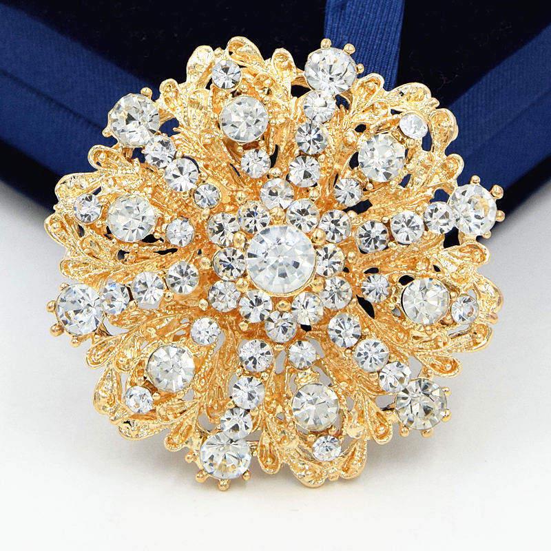 Elegant Rhinestone Flower Boutonniere for Brides
