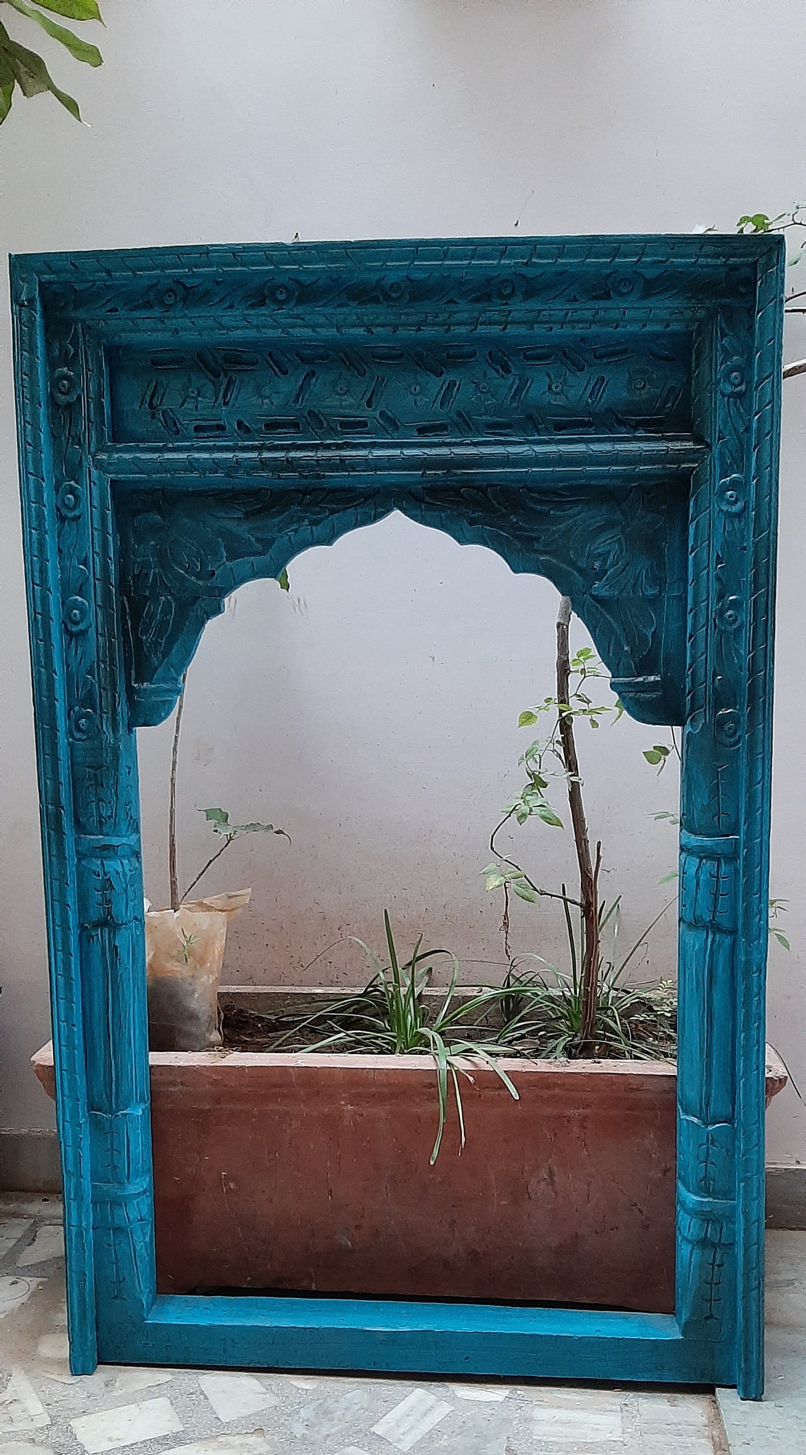 Blue Hand-Painted Jharokha Frame: Reclaimed Wood Wall Decor разноцветный