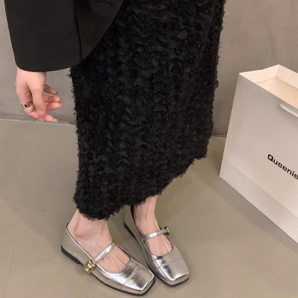 Silver square head single shoes women's 2025 new spring and autumn with skirt French evening breeze flat bottom light mouth Mary Jane small leather 