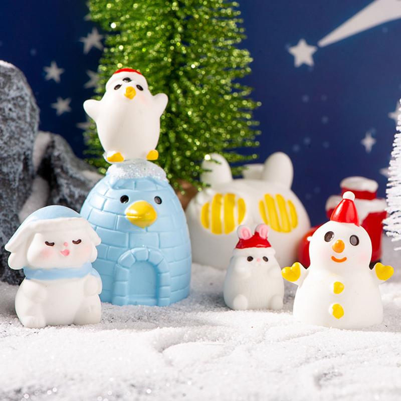 Cute Funny Santa Claus Snowman Dolls Car Micro Landscape Ornaments Toy Christmas Party Decoration Home Desktop Resin Craft Gifts
