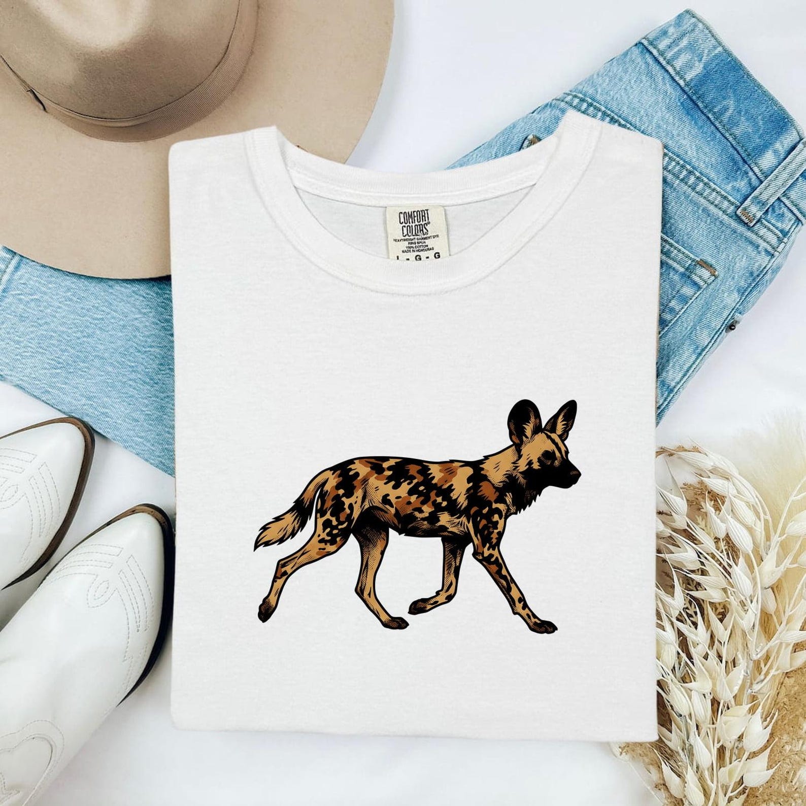 African Wild Dog Shirt Animals Safari Gift Women Line Art Tee Wild Dog T-Shirt Wildlife Fan Illustrated Tshirt Adventure Graphic Cartoon M