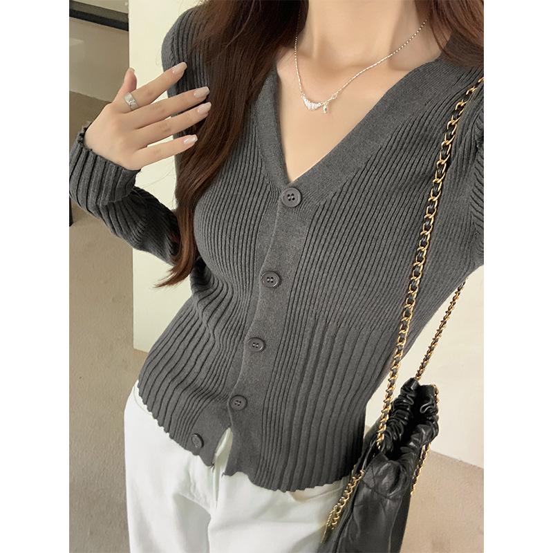 

French temperament slim V-neck long-sleeved inner women s early autumn thin waist knitted cardigan backing sweater S темно-серого