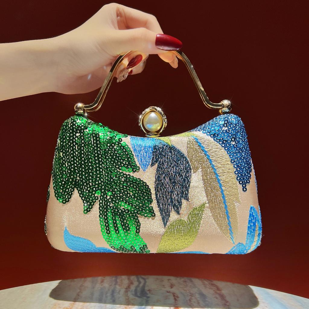 Embroidered Evening Bag Clutch for Ladies Cheongsam Handbag with Diamond Accents Handbag for Carrying Large Items