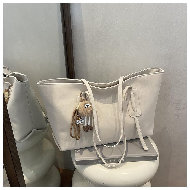 Retro Mode Großes Fassungsvermögen Pendler Retro Weiches Leder Tragetasche Umhängetasche am Arm With pendant beige
