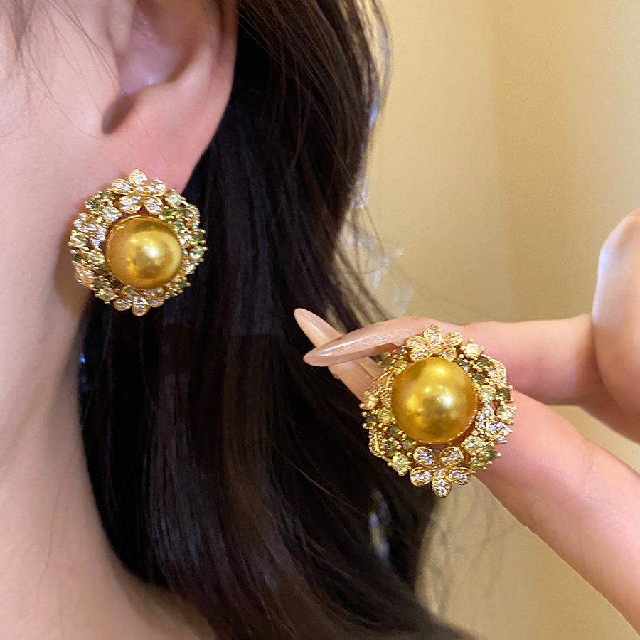 Golden Pearl Light-Gathering Gold-Plated Zircon Jewelry Set: Pearl Ring, Earrings, Necklace – Vintage Light Luxury Collection.