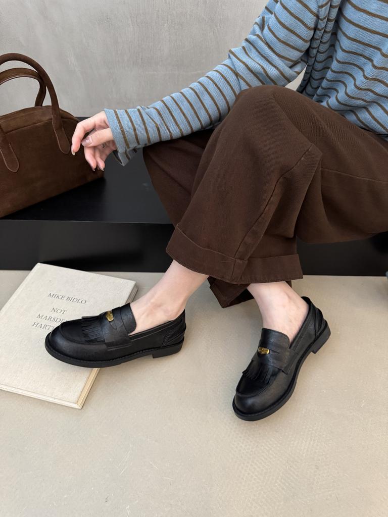 Loafers women's one-pedal 2025 spring and autumn new fashion versatile British lazy love thick heel small leather shoes