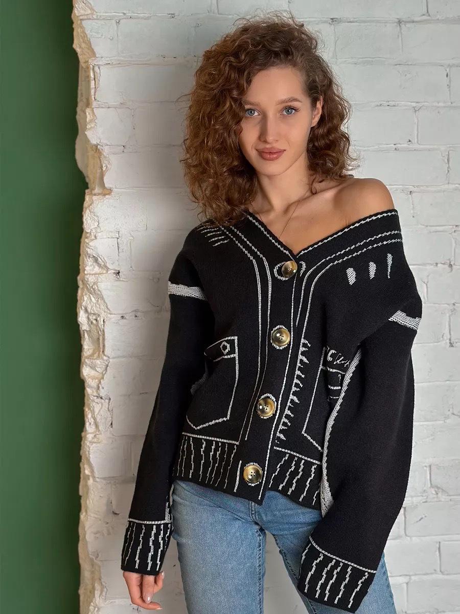 

Женский кардиган в стиле колор-блок с декоративными карманами - Осенне-зимний трикотаж Large чёрный