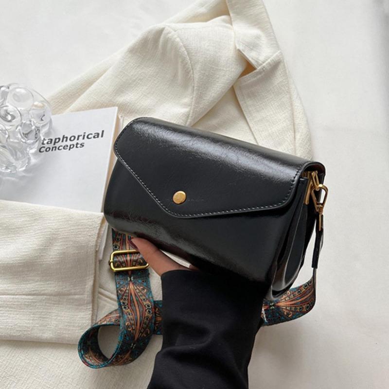 Damen Umhängetasche aus PU-Leder in Volltonfarbe, Vintage, breiter Riemen, Klappe, Schultertasche