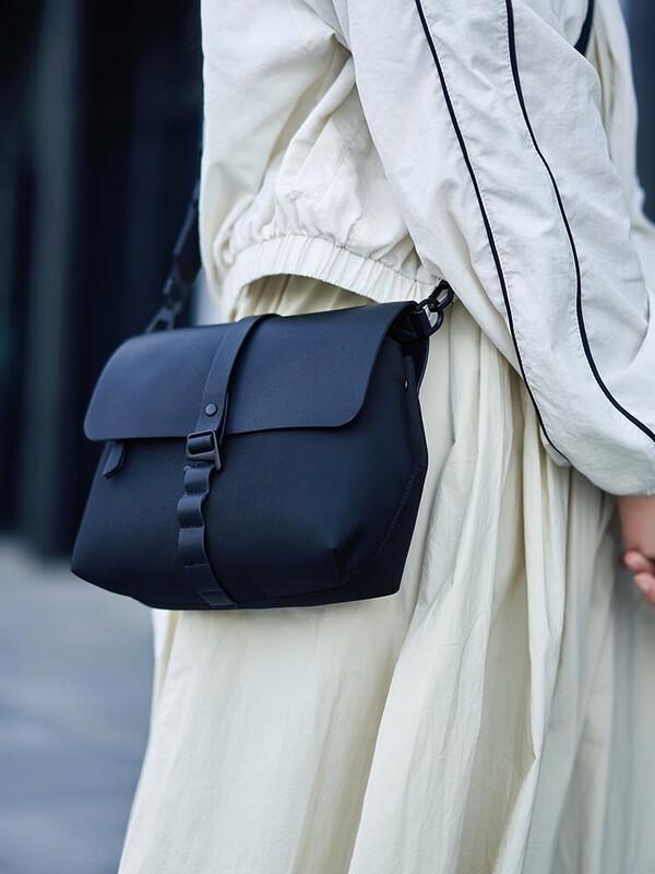 DREAMGIFT DG020 Unisex Casual Crossbody Bag