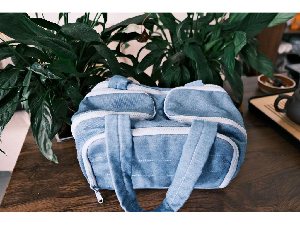 Waterproof Lightweight Partitioned Travel Makeup Bag - Large Capacity Portable Handheld Toiletry Organizer