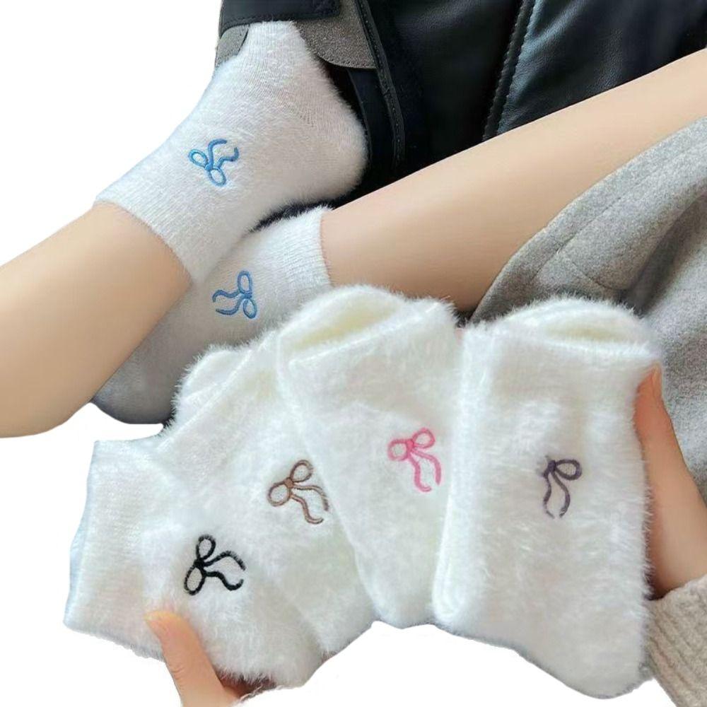 Chaussettes douces en peluche, nœud mignon, chaussettes moelleuses, confort à la maison, chaussettes chaudes, temps froid