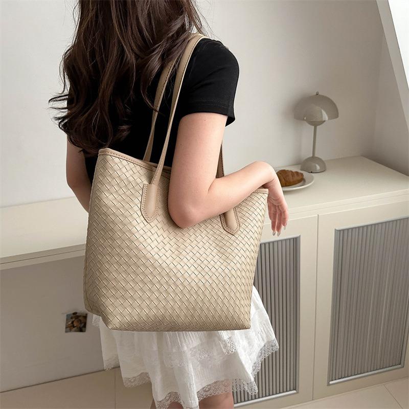 Shoulder women's bag fashionable and casual large-capacity beautiful bag new simple trend tote bag