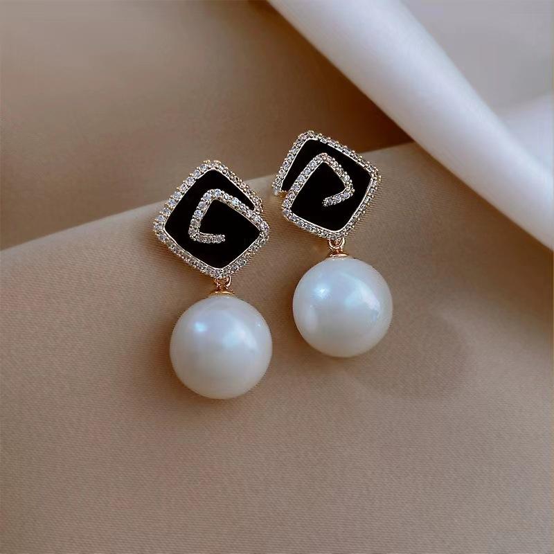S925 Silver Needle Japanese and Korean Style Light Luxury Delicate Geometric Pearl Earrings Fashion Fashion Celebrity Earrings kc gold