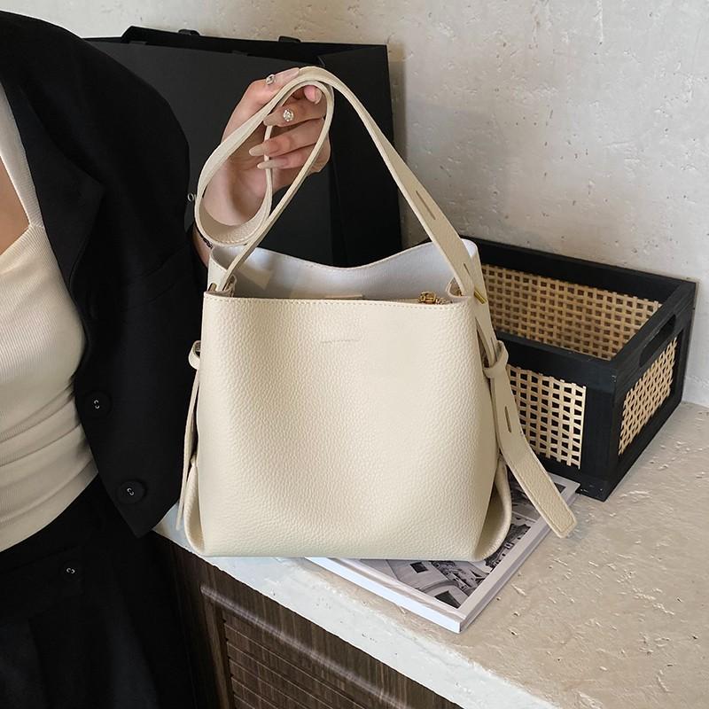 Premium texture foreign style popular shoulder bag 2025 new women's leisure simple large capacity versatile solid color bucket bag