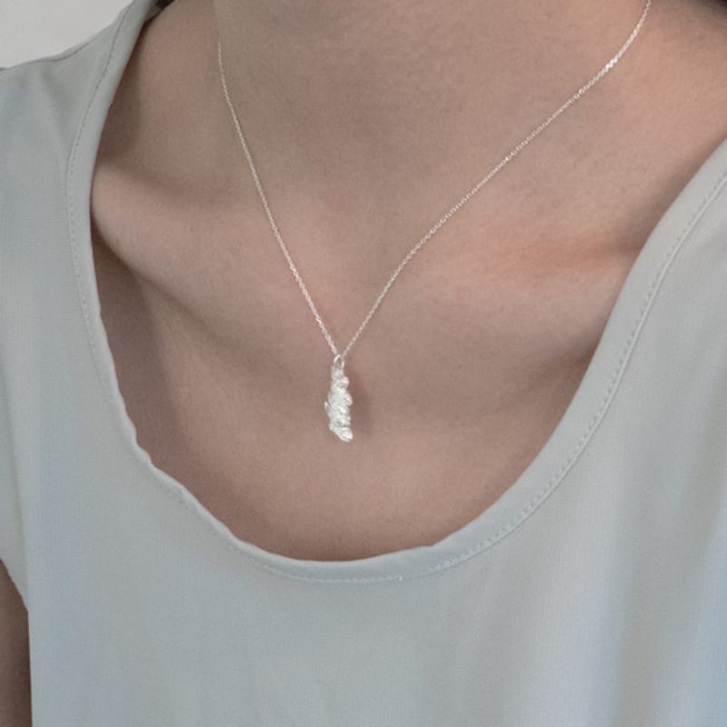 Mouvebament White Crown Necklace_Silver 925