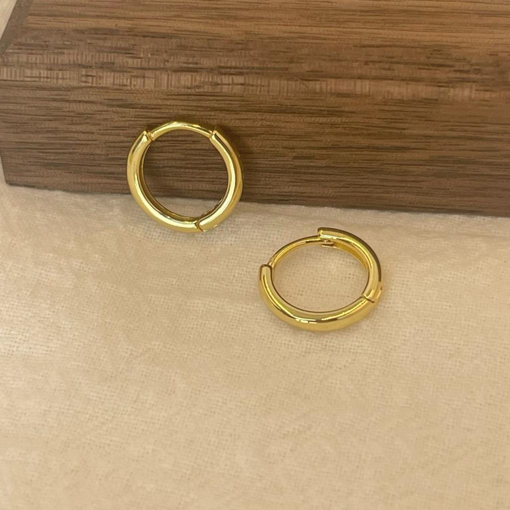 Pendiente de Acero Inoxidable de 6-15 mm Minimalista Clásico Redondo Color Dorado para Mujeres Hombres Pequeño Aro Huggie Rock Joyería Regalo